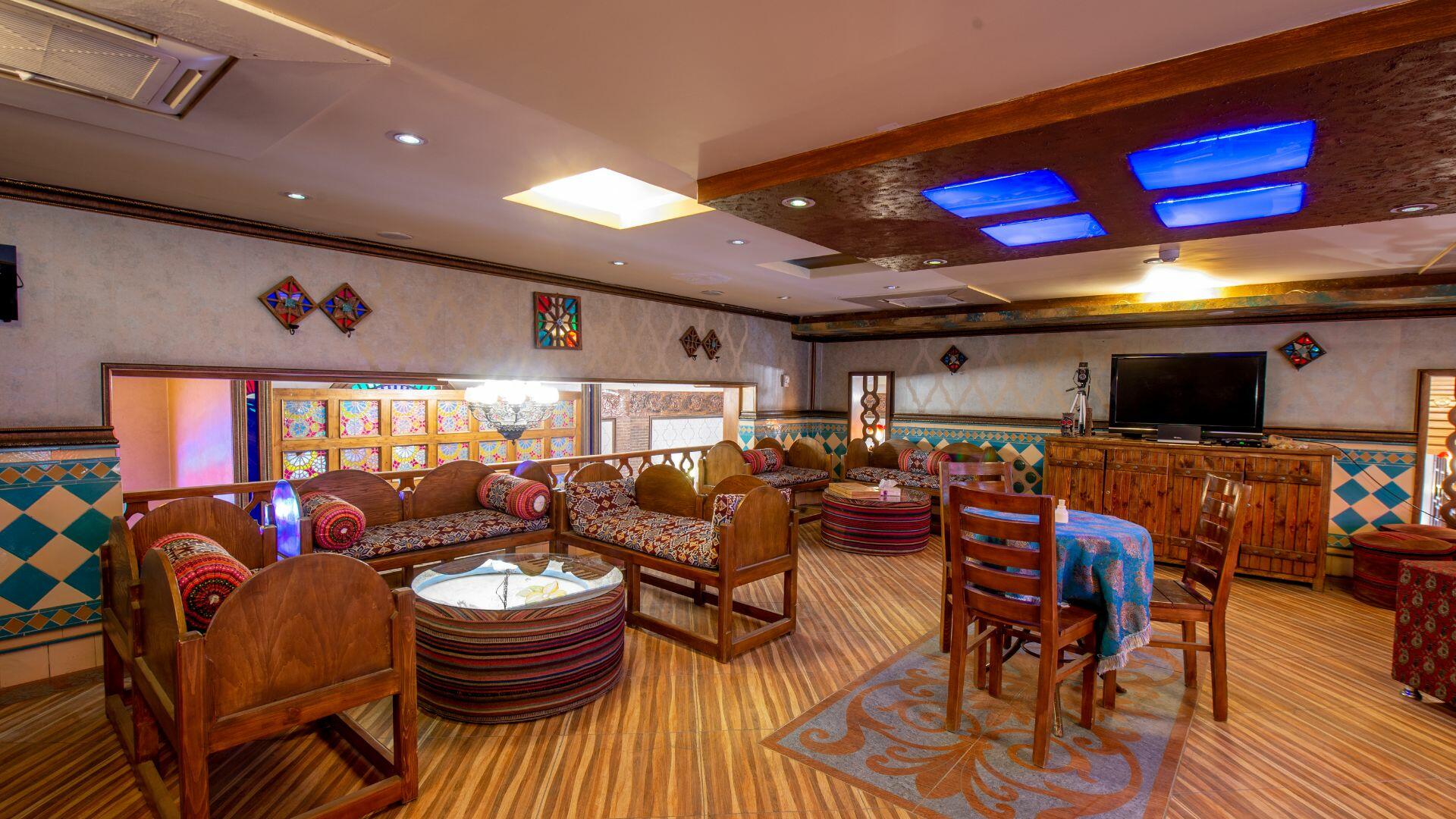 هتل کریم خان شیراز سفره خانه سنتی 1