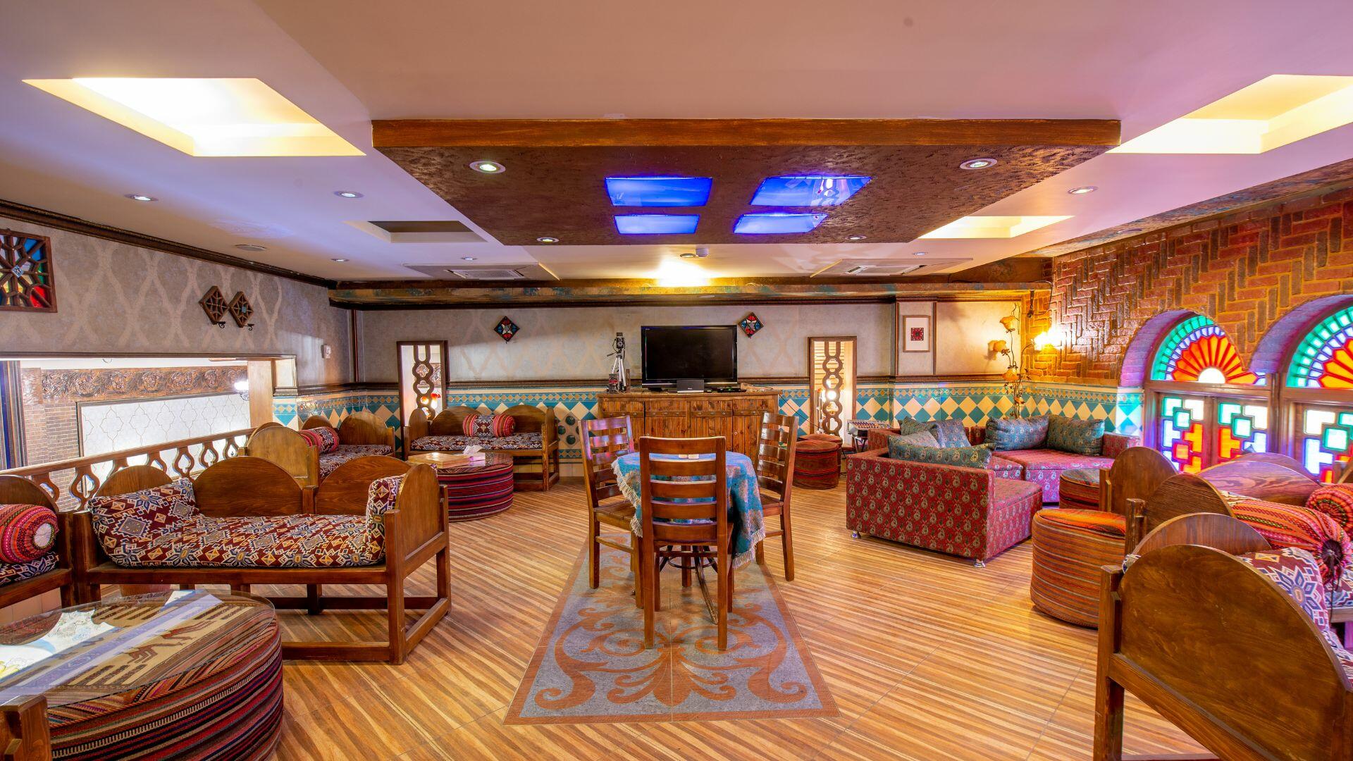 هتل کریم خان شیراز سفره خانه سنتی 2