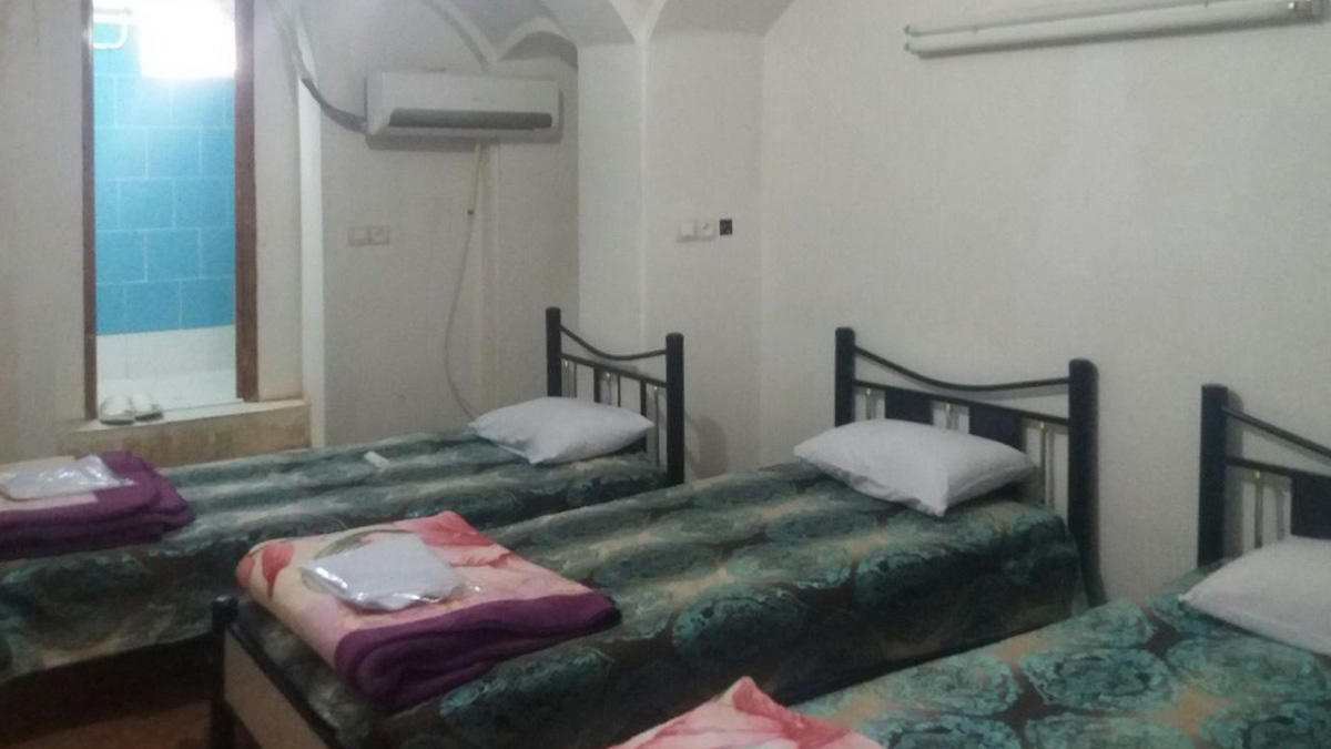 اقامتگاه سنتی صادقی کاشان اتاق سه تخته 1