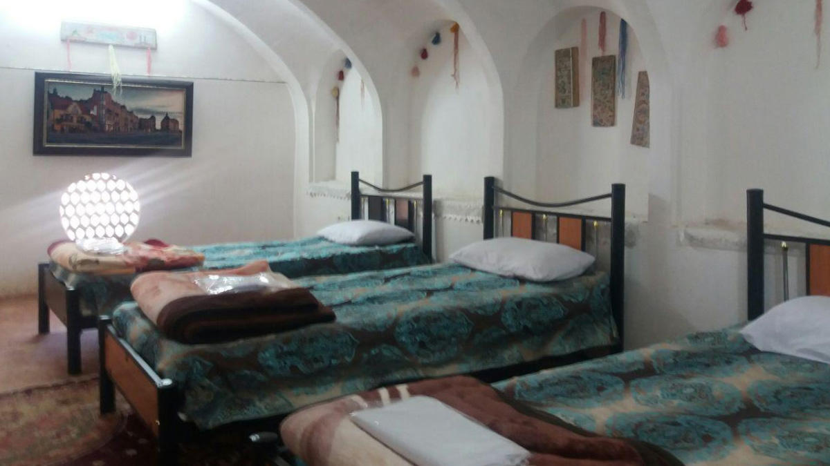 اقامتگاه سنتی صادقی کاشان اتاق سه تخته 2