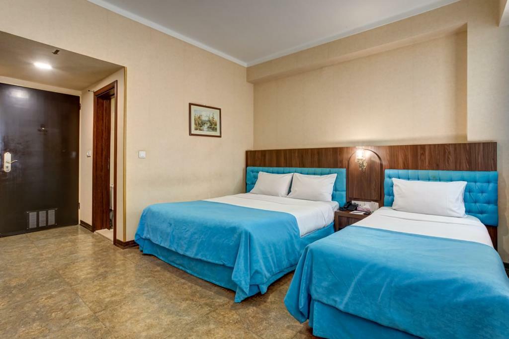 هتل ارگ شیراز اتاق سه تخته 5