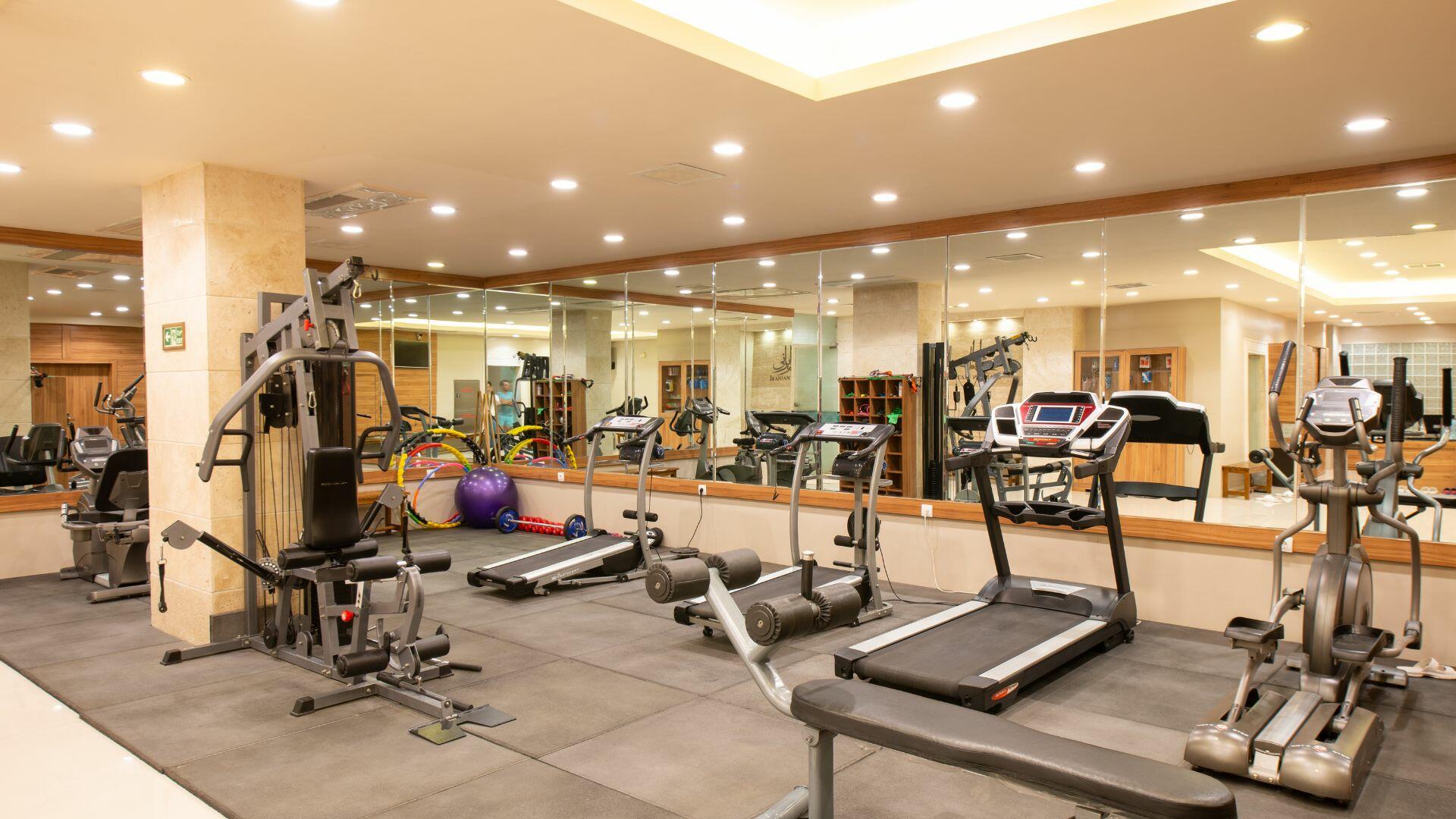 هتل زندیه شیراز سالن بدنسازی