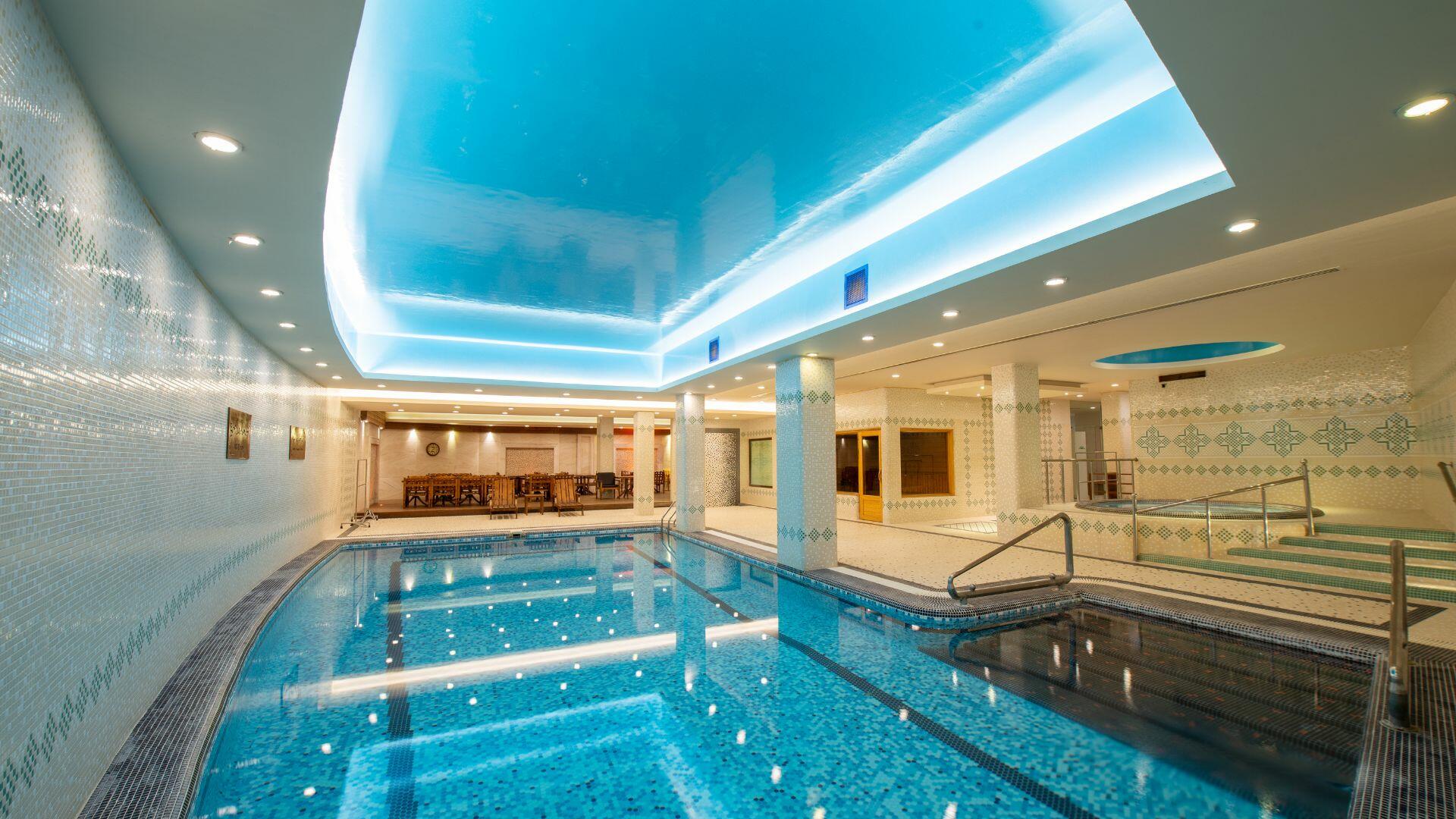 هتل زندیه شیراز استخر