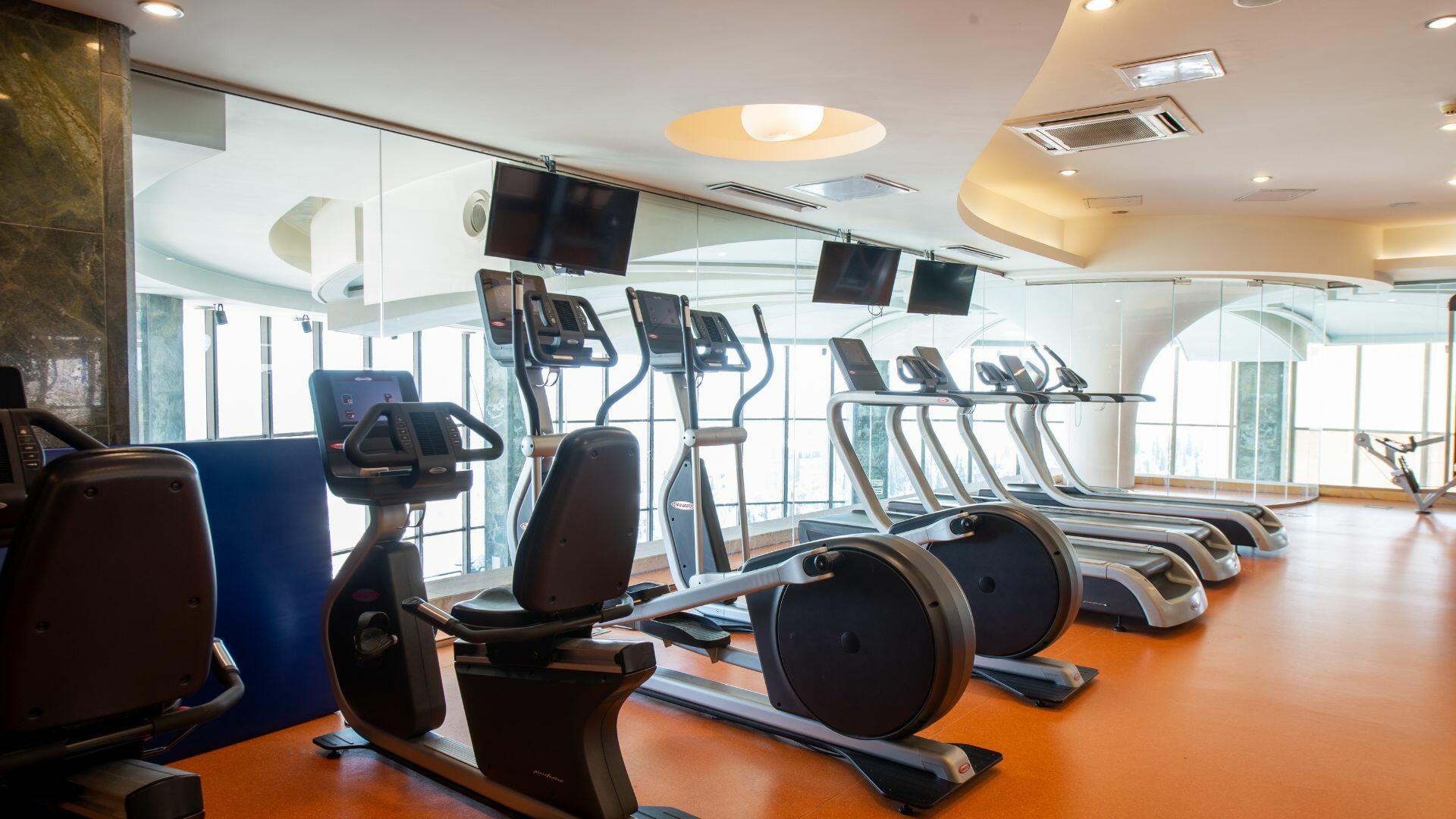 هتل بزرگ شیراز مجموعه ورزشی 8