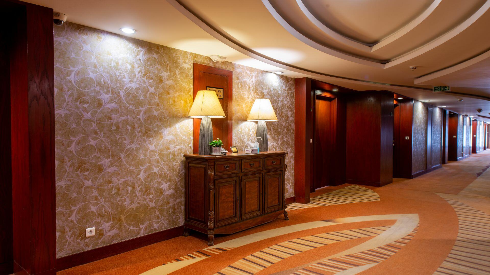 هتل بزرگ شیراز راهرو