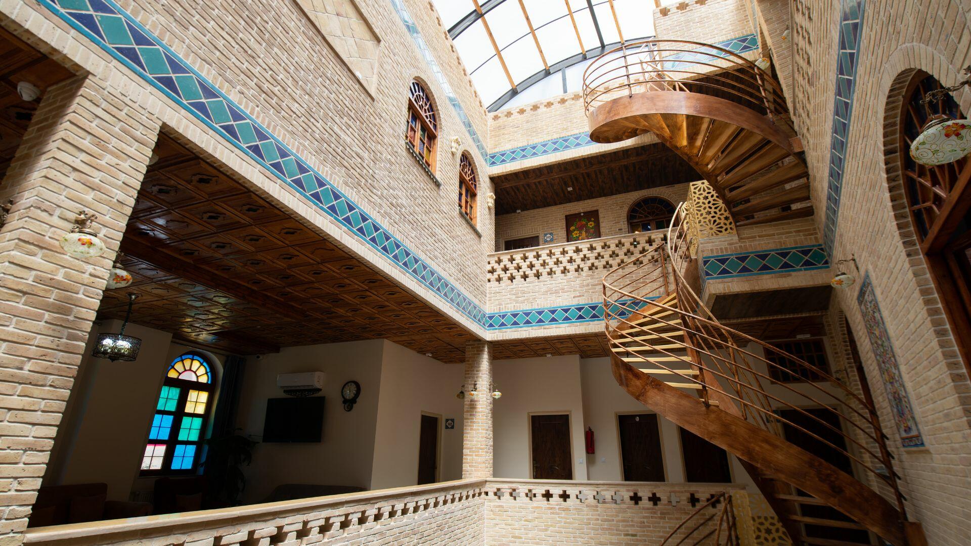 هتل سنتی درباری شیراز فضای داخلی هتل 6