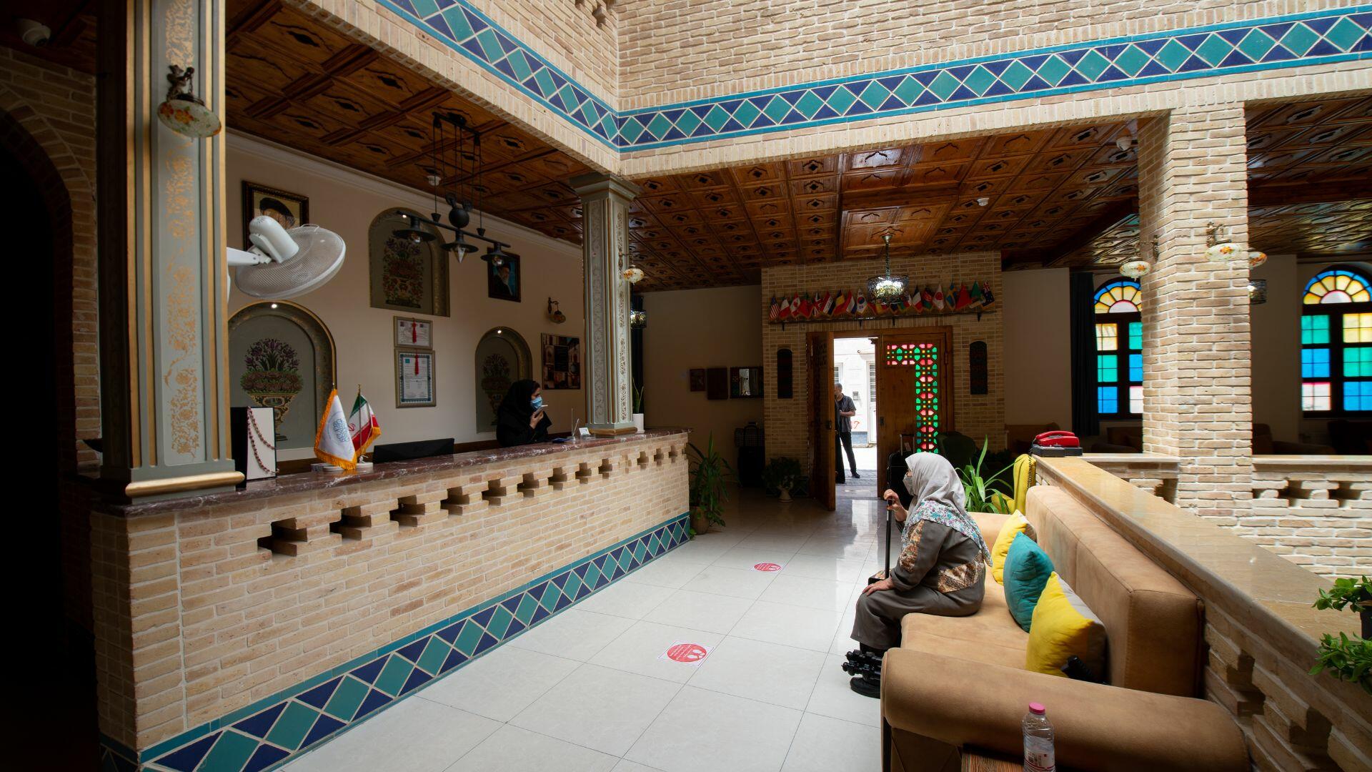 هتل سنتی درباری شیراز پذیرش