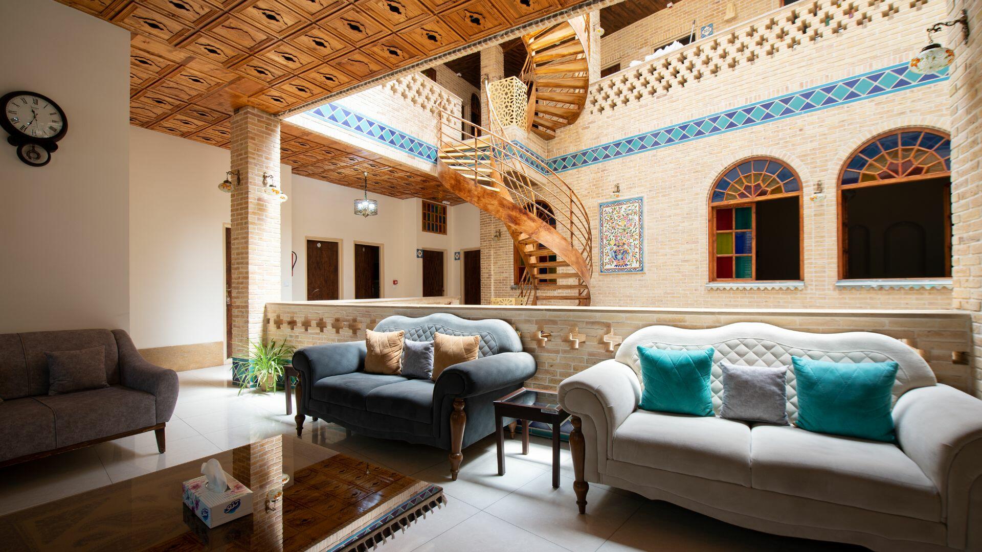 هتل سنتی درباری شیراز فضای داخلی هتل 10