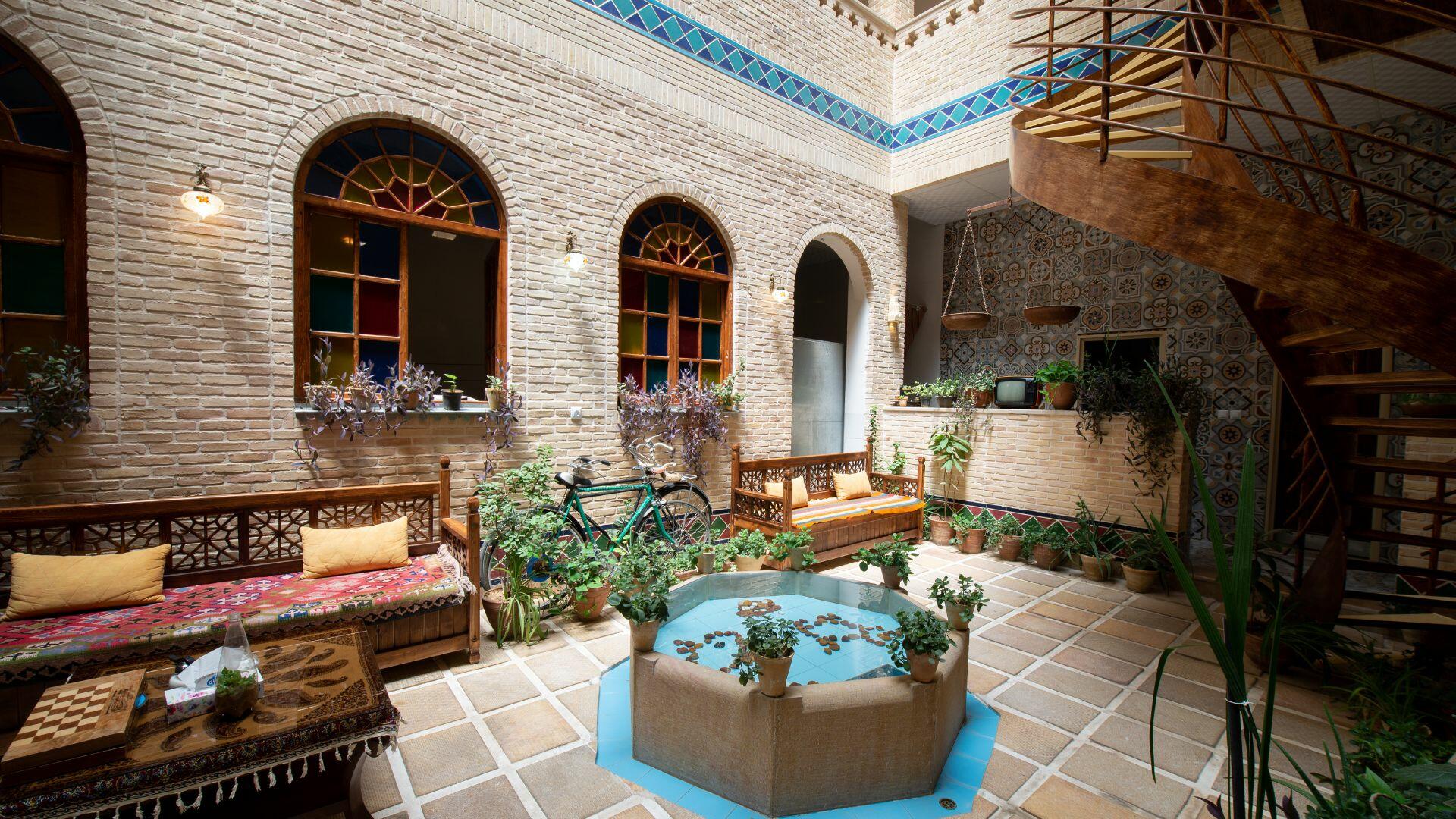 هتل سنتی درباری شیراز فضای داخلی هتل 11