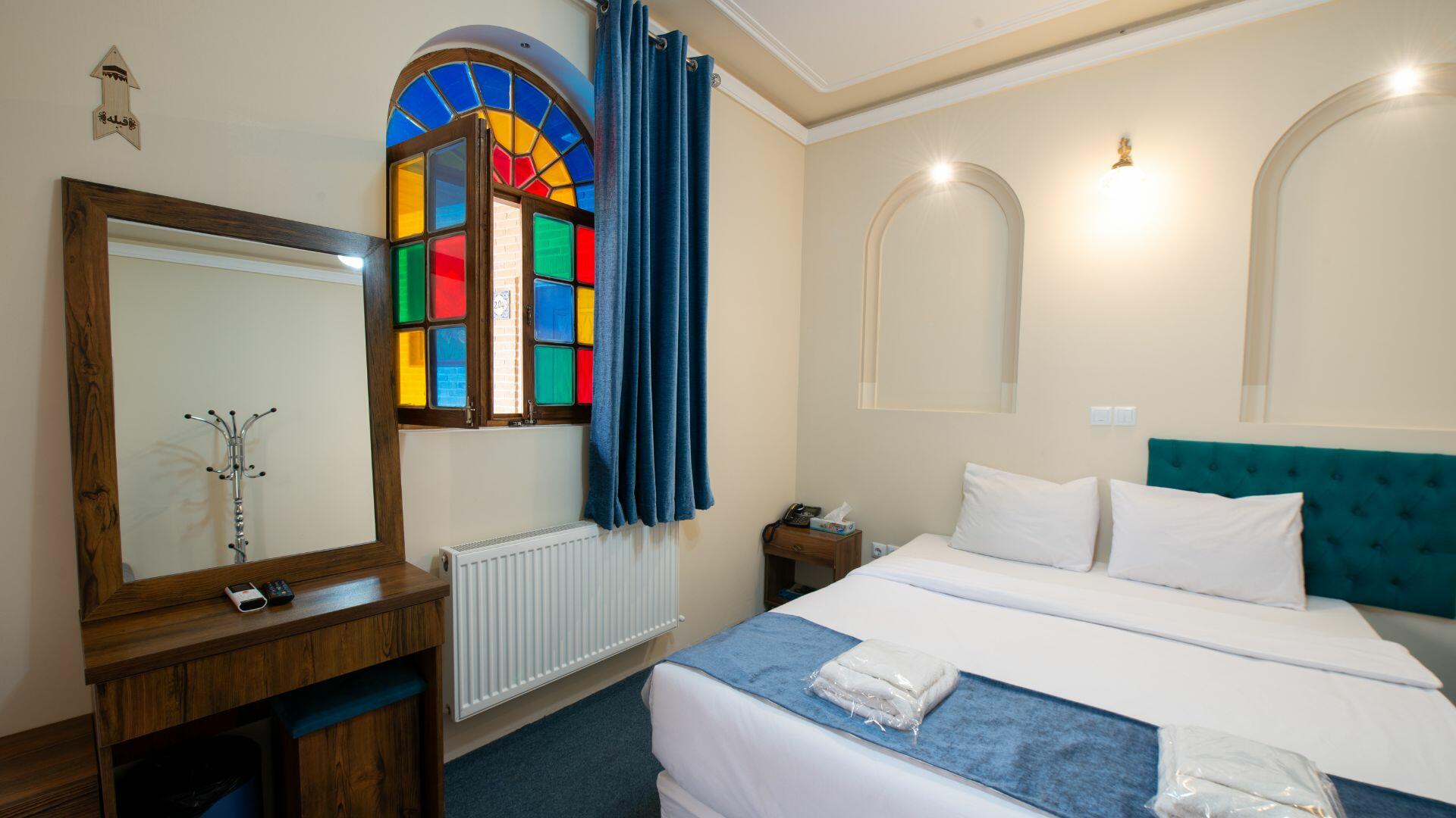 هتل سنتی درباری شیراز اتاق دوتخته دابل 5