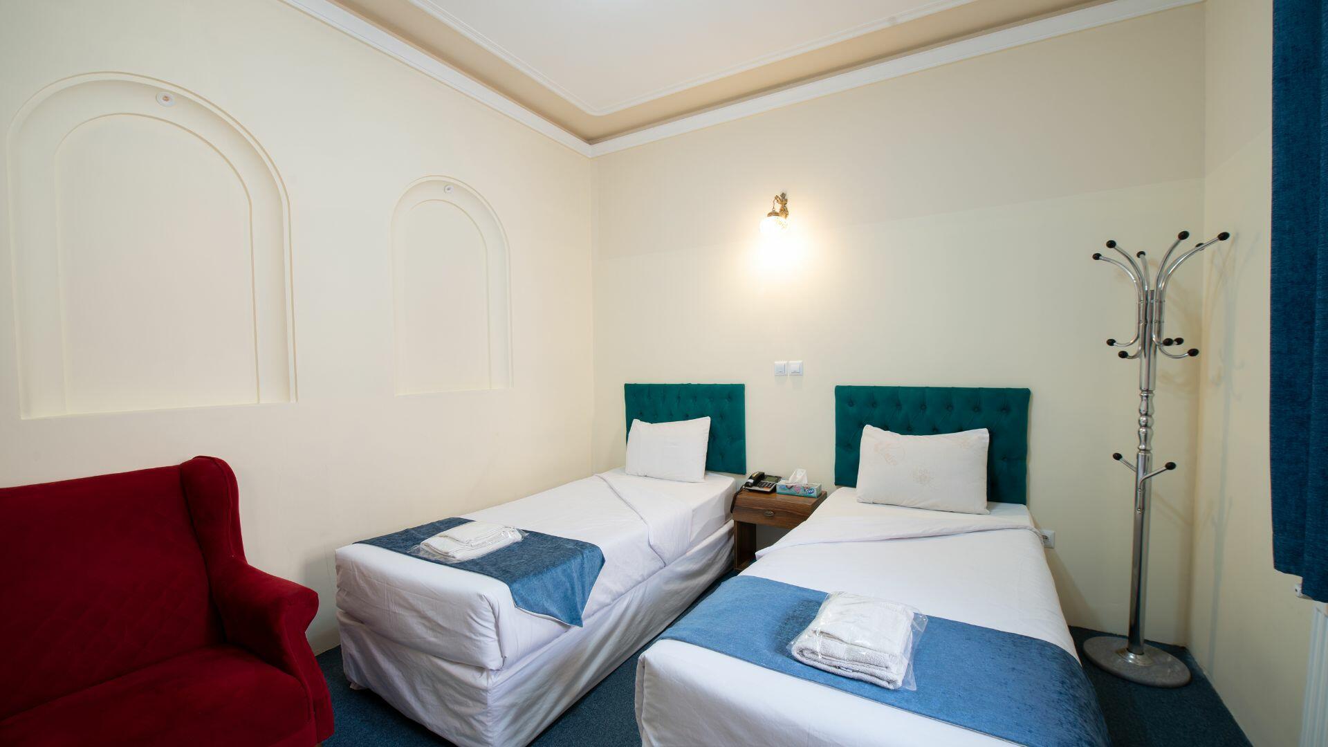 هتل سنتی درباری شیراز اتاق دوتخته تویین