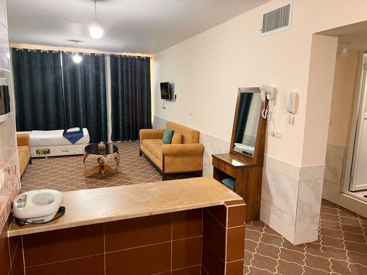 هتل سنتی درباری شیراز فضای داخلی اتاق‌ها 6