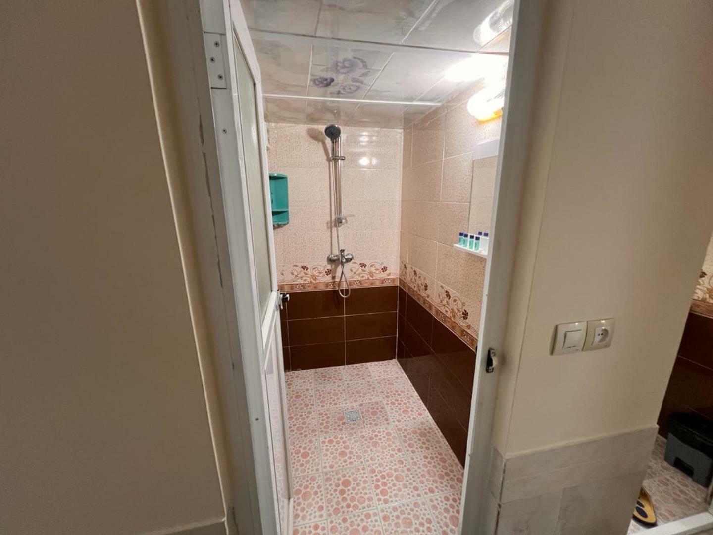 هتل سنتی درباری شیراز سرویس بهداشتی اتاق‌ها