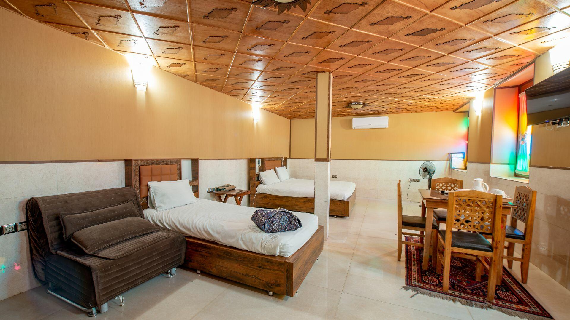 هتل سنتی نیایش شیراز اتاق سه تخته