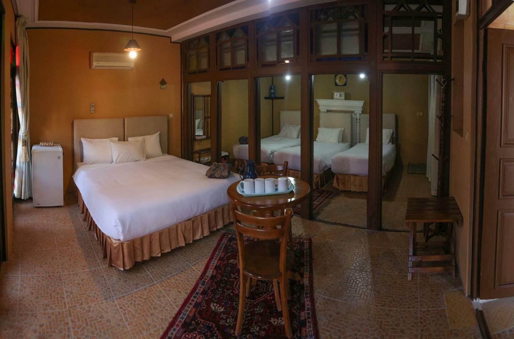 هتل سنتی نیایش شیراز فضای داخلی اتاق‌ها