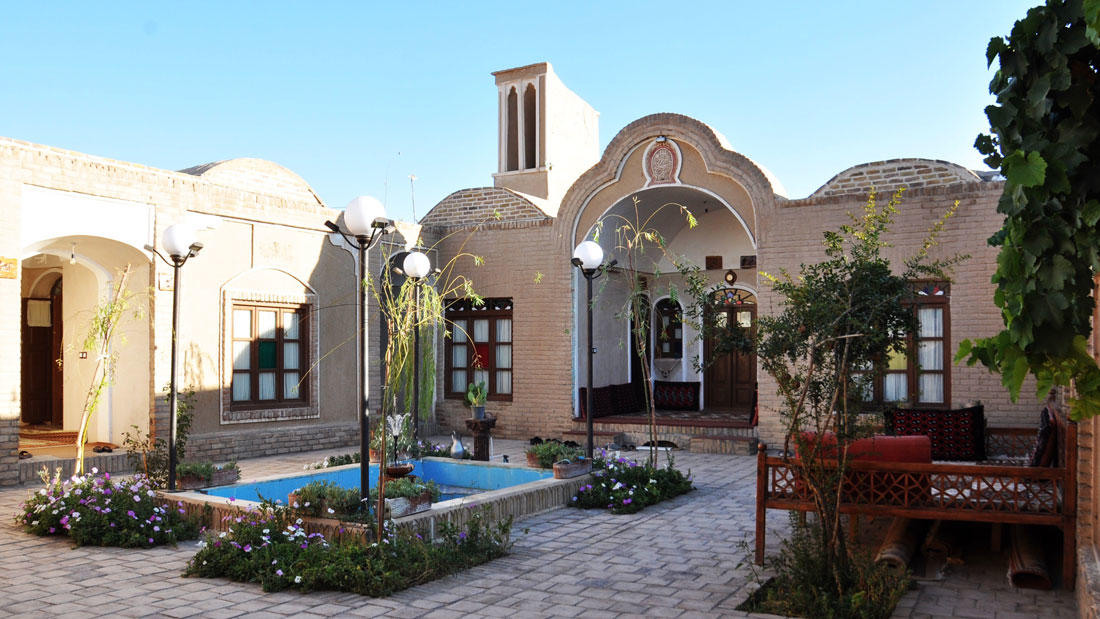 اقامتگاه بوم‌گردی گلستان ادیب گناباد فضای داخلی اقامتگاه