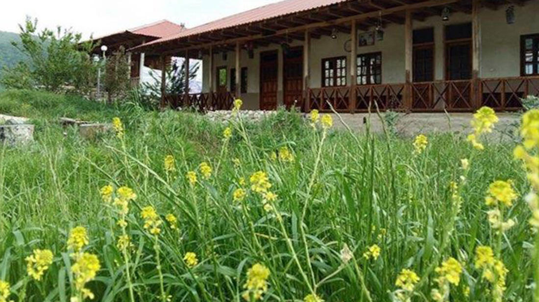 اقامتگاه بوم گردی بلوط کهن بهشهر فضای داخلی اقامتگاه