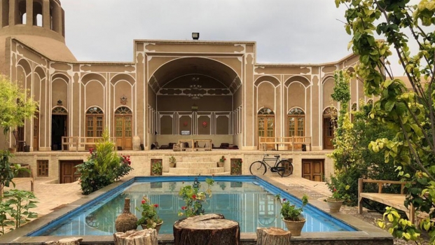 اقامتگاه بوم‌گردی سرای جهانگرد مهریز فضای داخلی اقامتگاه 1