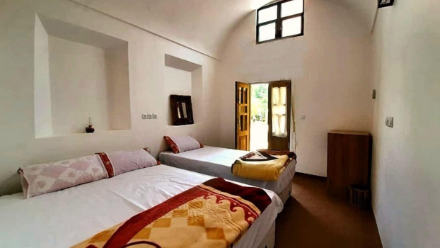 اقامتگاه بوم‌گردی سرای جهانگرد مهریز اتاق سه تخته همکف