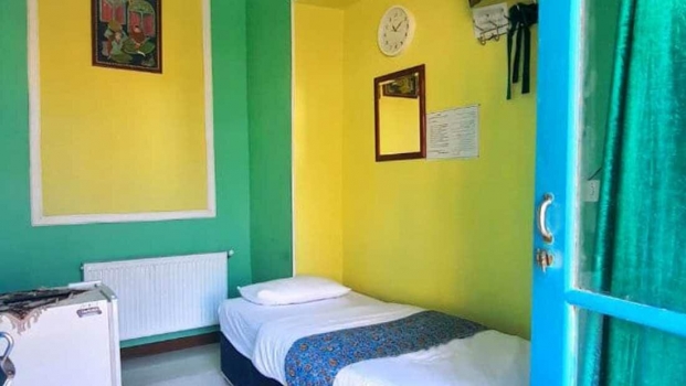 اقامتگاه بوم‌گردی سرای سنتی هاتف اصفهان اتاق یک تخته