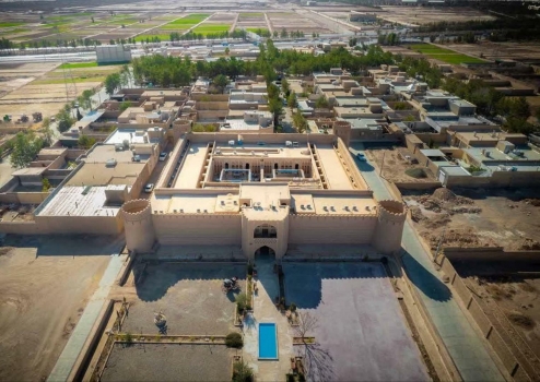 اقامتگاه سنتی قلعه وزیر میبد نمای بیرونی 2