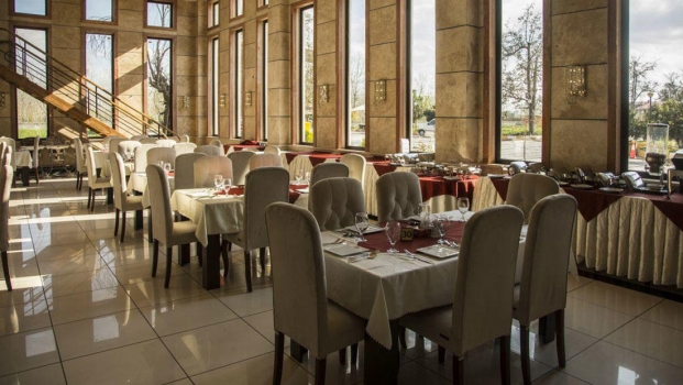 هتل معین فومن رستوران