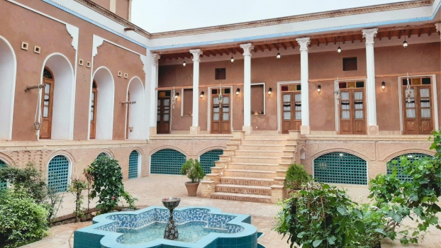 بوتیک هتل اسفنجان سمنان هتل اسفنجان نمای محوطه