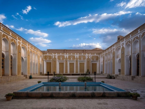 اقامتگاه سنتی عمارت قجری ابرکوه فضای داخلی 6