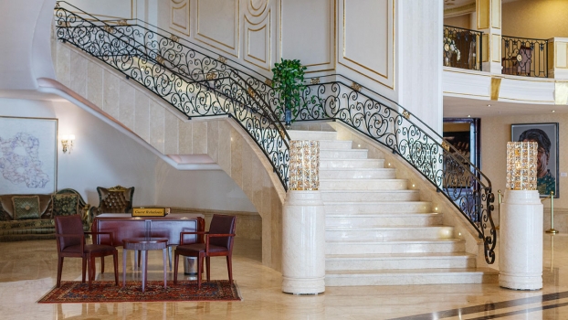 اسپیناس پالاس تهران لابی