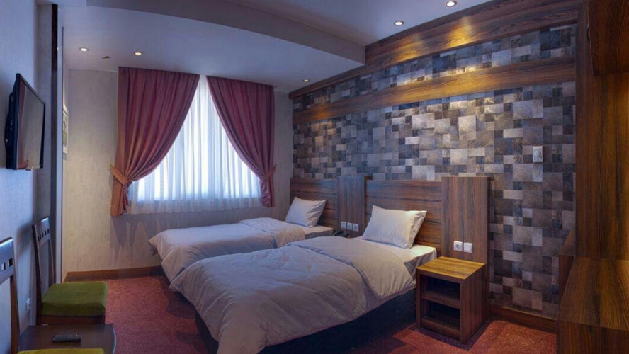 هتل کارن مشهد اتاق دو تخته تویین