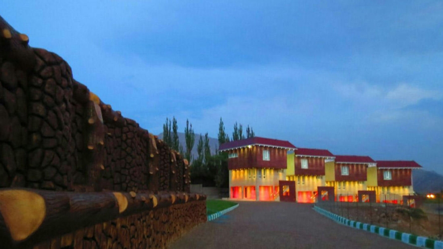 هتل سیمرغ دنا سی‌سخت نمای بیرونی 2