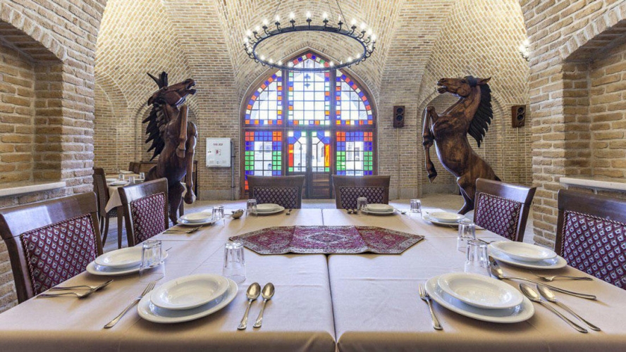 مجتمع گردشگری کاروانسرای یام تبریز مجتمع گردشگری کاروانسرای یام مرند رستوران 1