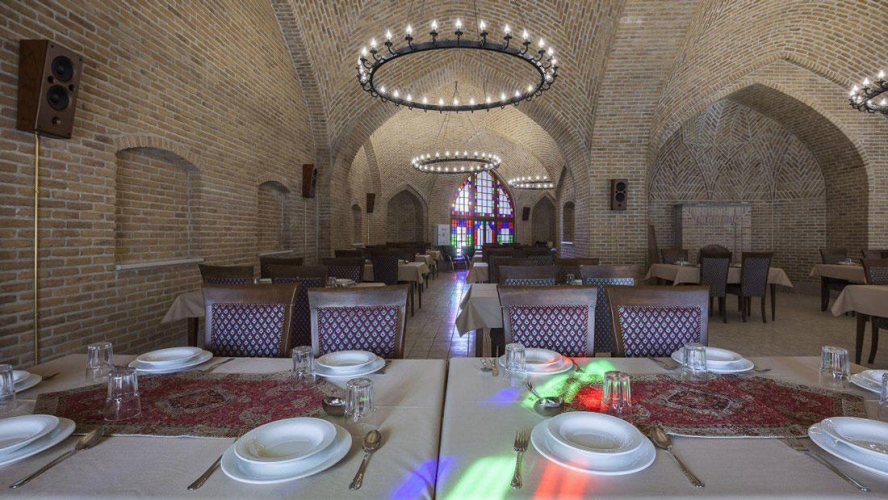 مجتمع گردشگری کاروانسرای یام تبریز مجتمع گردشگری کاروانسرای یام مرند رستوران 2