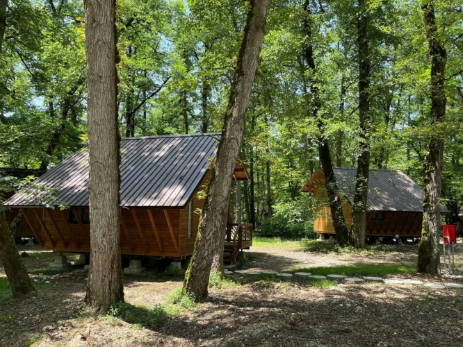 مجموعه میزبان جنگلی سواد کوه نمای بیرونی اتاق‌های کابانا