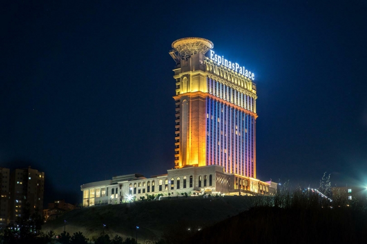 اسپیناس پالاس تهران نمای بیرونی 2