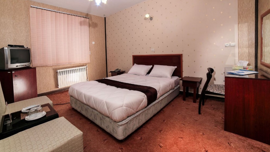 هتل جهانگردی علیصدر کبودر آهنگ اتاق دو تخته