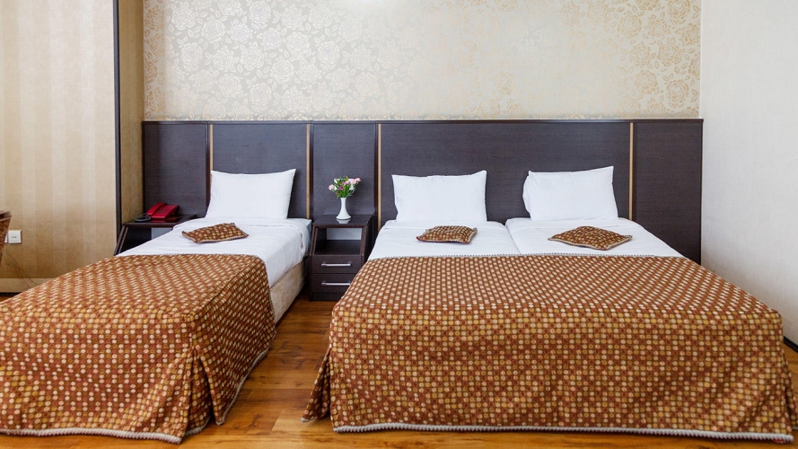 هتل باباطاهر تهران هتل باباطاهر تهران اتاق سه تخته