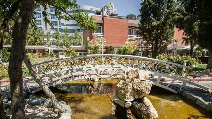 هتل بلوط تهران هتل بلوط تهران فضای بیرونی هتل 4