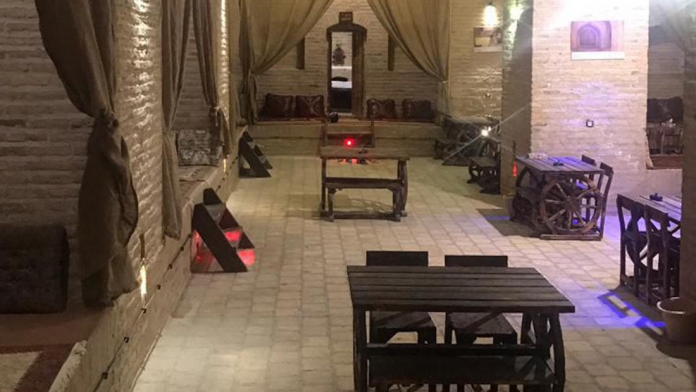 اقامتگاه سنتی کاروانسرای صفویه سریزد مهریز فضای داخلی اقامتگاه 2