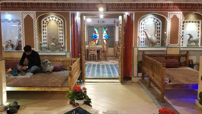 هتل آپارتمان سینا لالجین سفره خانه سنتی 3