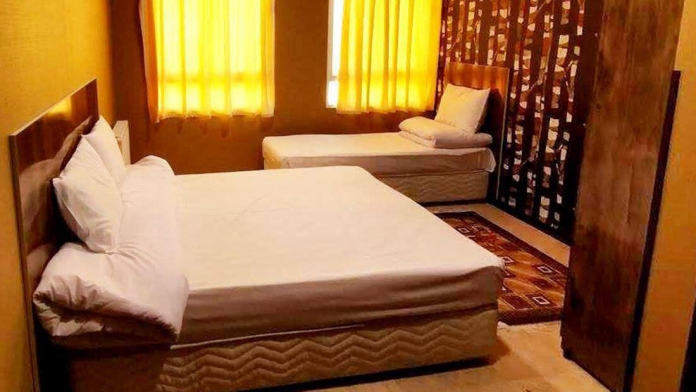 خانه مسافر عطاران کبیری مشهد اتاق سه تخته