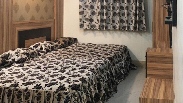 مهمانسرا لاوان مشهد اتاق سه تخته