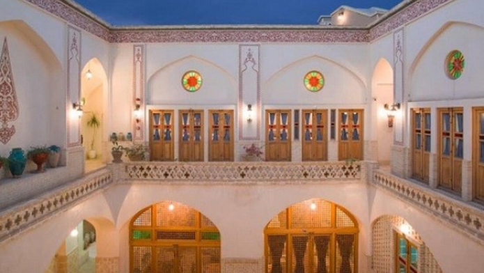 اقامتگاه سنتی سر پله کاشان فضای داخلی اقامتگاه ۲