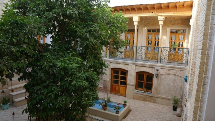 اقامتگاه سنتی هشت گنج شیراز نمای بیرونی