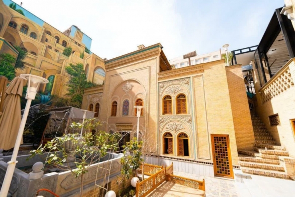 اقامتگاه سنتی آب میرزا مشهد محوطه اقامتگاه 2