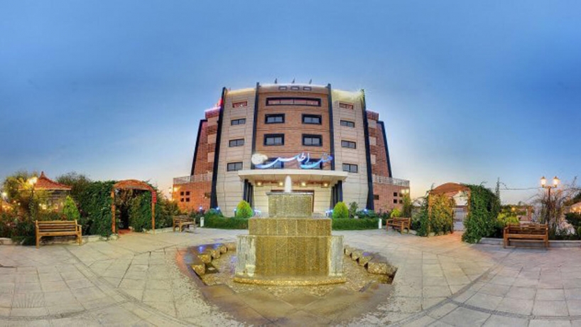 هتل اطلس شاهین شهر نمای بیرونی ۱